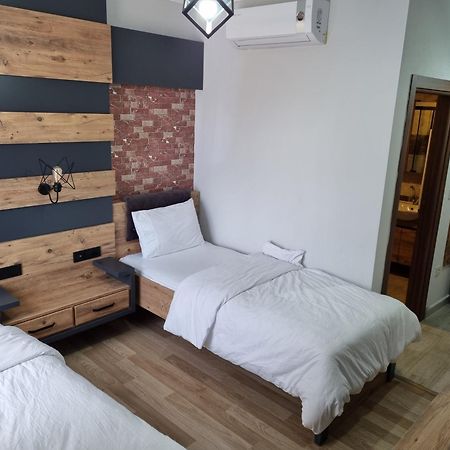 Imroz Adali'S Hotel Extérieur photo